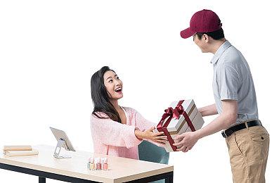 《熔铁少女》公布全新宣传片 主机版今日发售